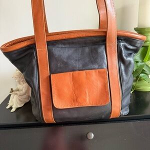 VILLAGE TANNERY Designs by Sevestet New York All‎ Leather Messenger Tote XL